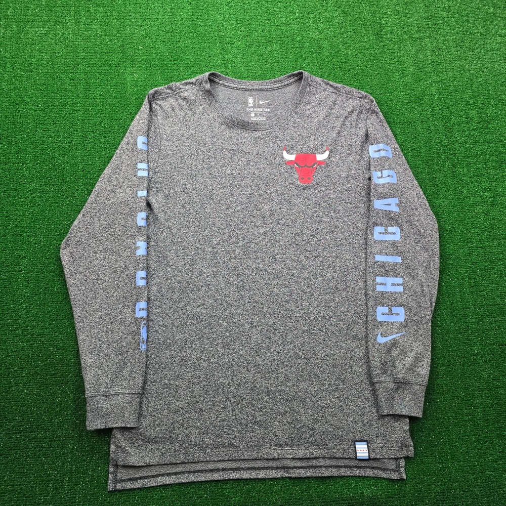 Chicago Bulls Tshirt Mens Medium Heather Gray Long Sleeve City Edition Nike Tee